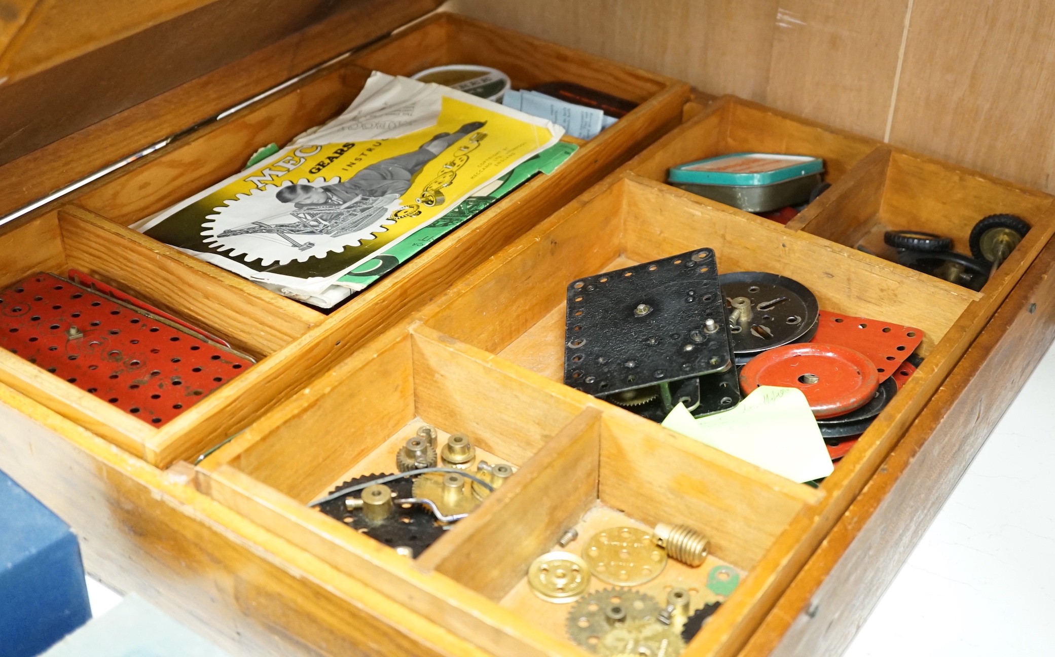 A wooden boxed meccano set and two boxed E20R electric motors